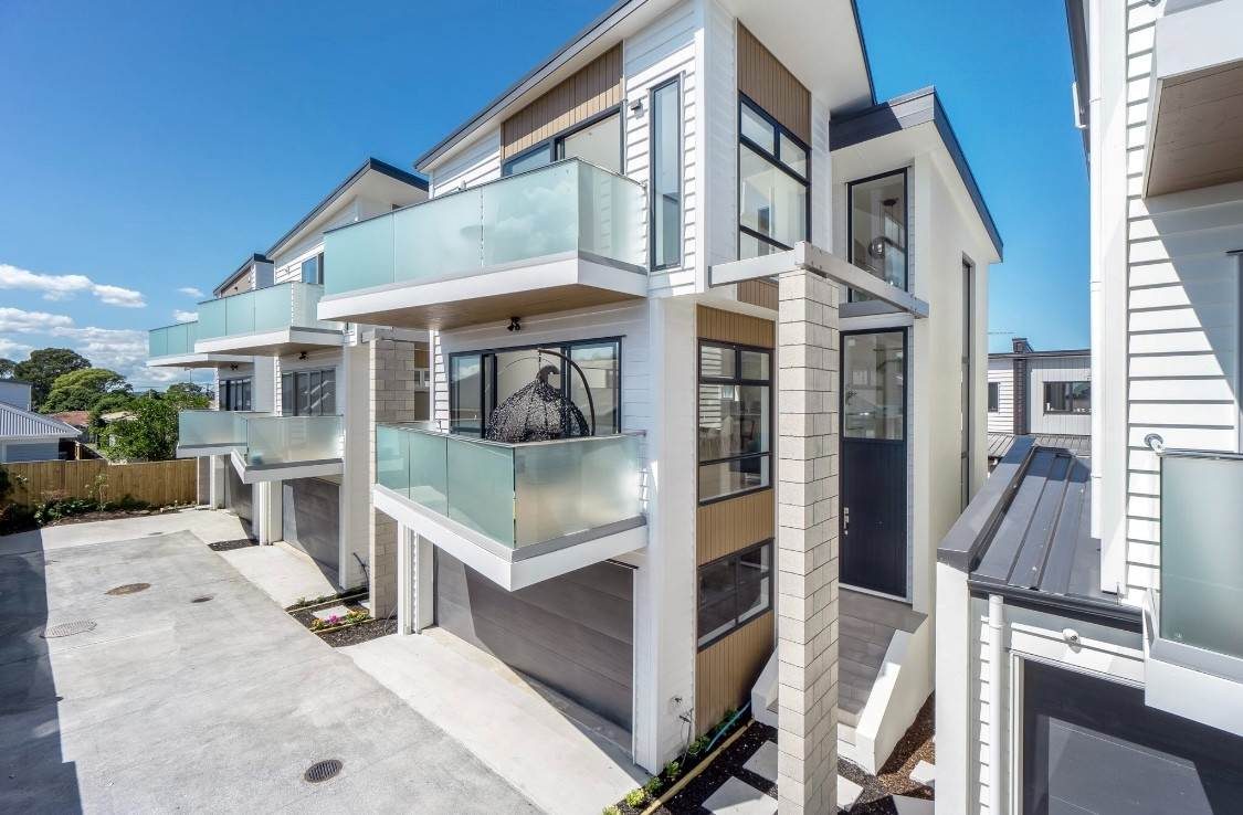 12D Ropata Avenue, Point England, Auckland - Carousel 1