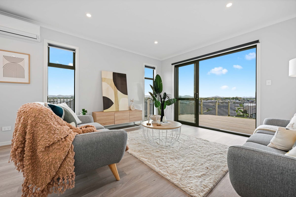 1/44 Rose Berry Crescent, Flagstaff, Hamilton - Carousel 1