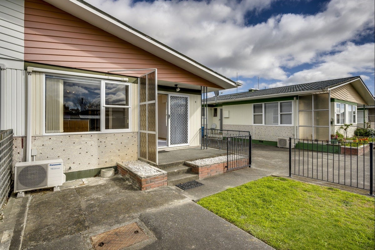 9/90 Gloucester Street, Greenmeadows, Napier - Carousel 1