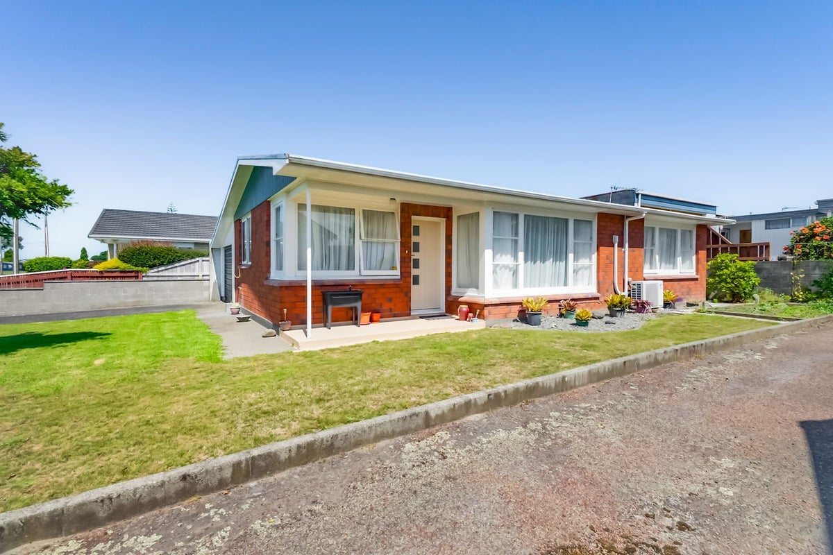 11 Victoria Street, Hawera - Carousel 1