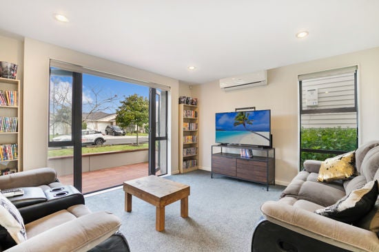 5 Popokatea Drive, Takanini, Auckland - Carousel 1