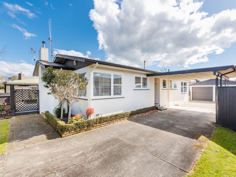 8 Catlins Crescent, Milson, Palmerston North - Carousel 1