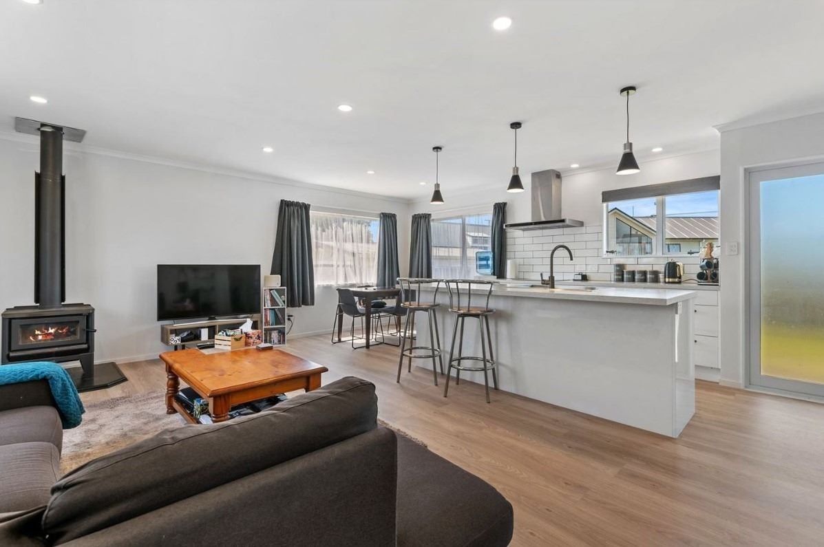 14B Pohutukawa Drive, Owhata, Rotorua - Carousel 2