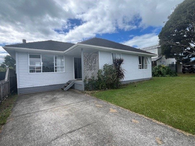 32 Third View Avenue, Beachlands, Auckland - Carousel 1