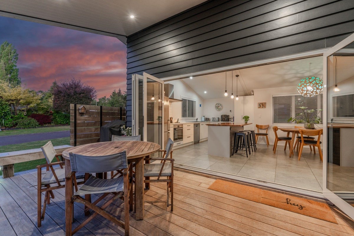 1 Seagers Close, Kinloch, Taupo - Carousel 2