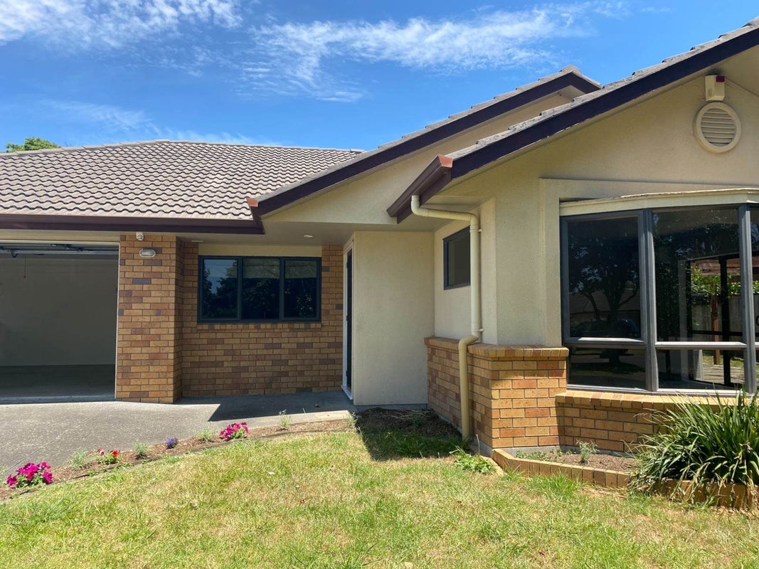 18 Avonglen Court, Wattle Downs, Auckland - Carousel 1