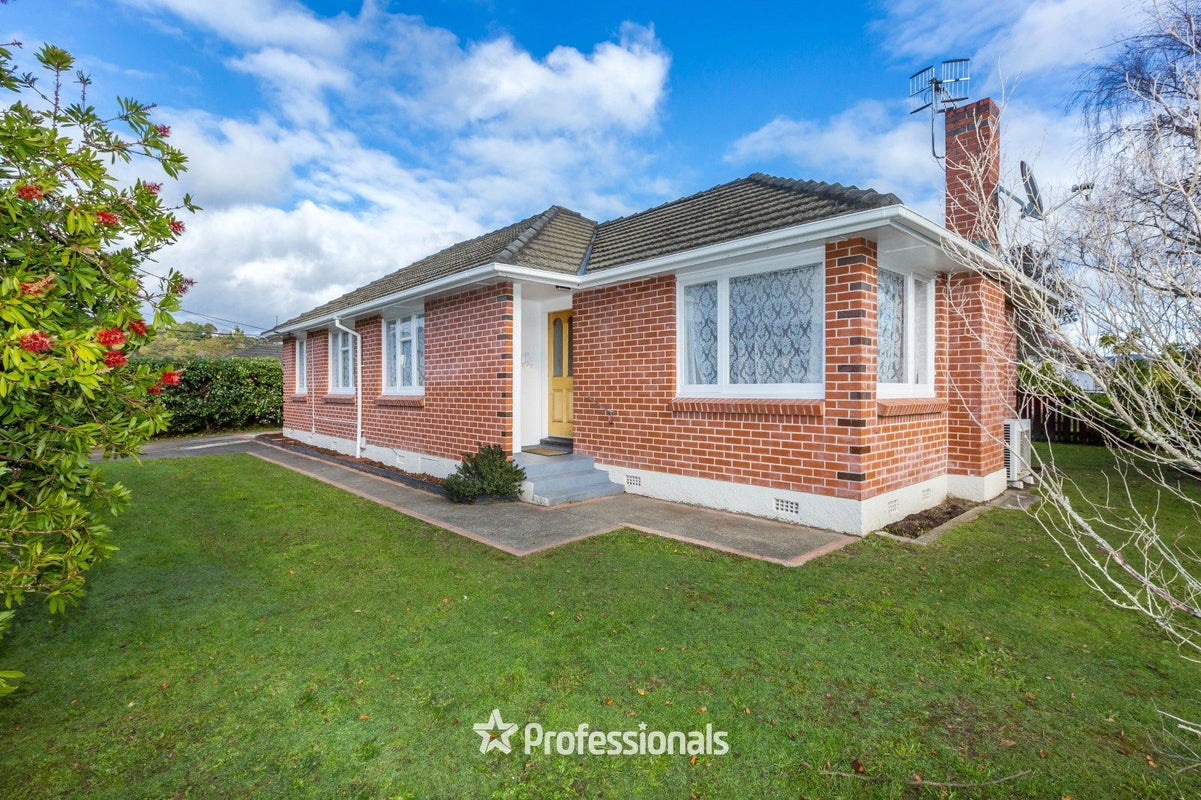 53 Totara Park Road, Clouston Park, Upper Hutt - Carousel 1