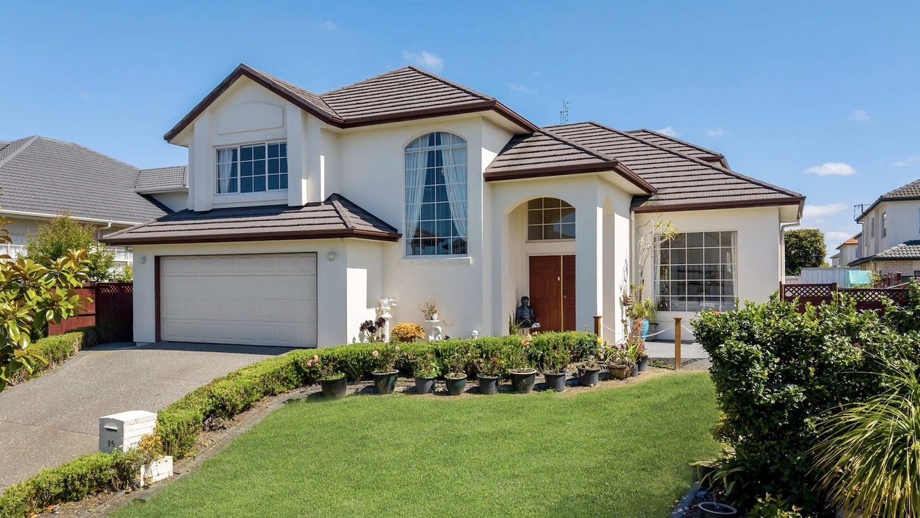 35 Claremont Way, East Tamaki Heights, Auckland - Carousel 1