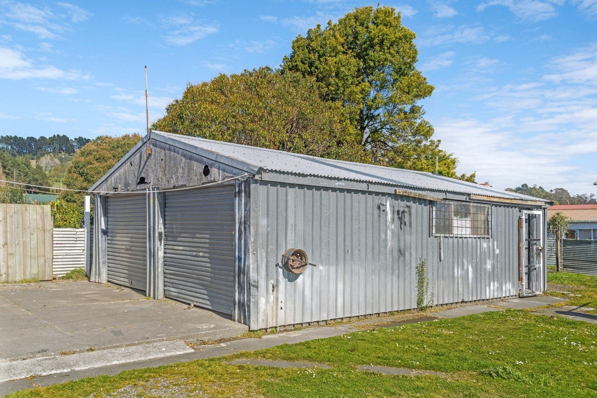 11 Endcliffe Road, Kaiti, Gisborne, Gisborne - Carousel 24