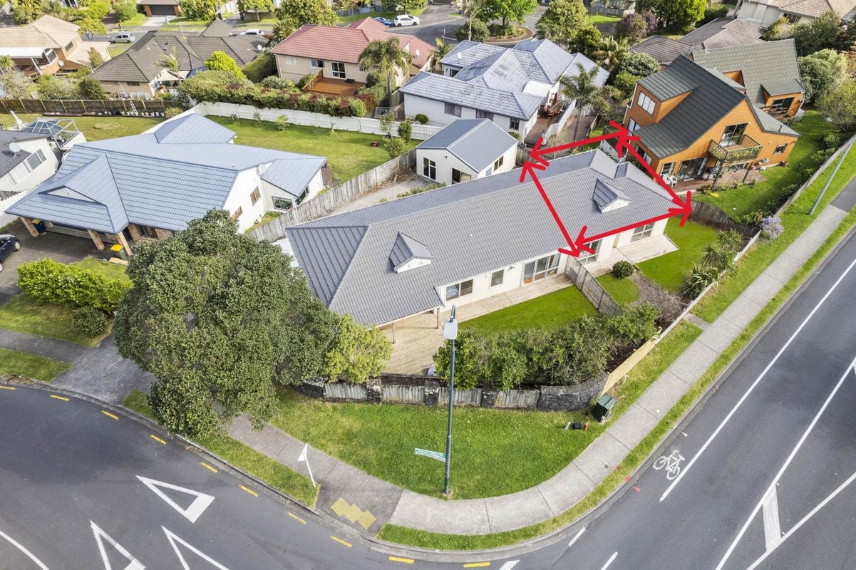 1 Graham Collins Drive, Windsor Park, Auckland - Carousel 14