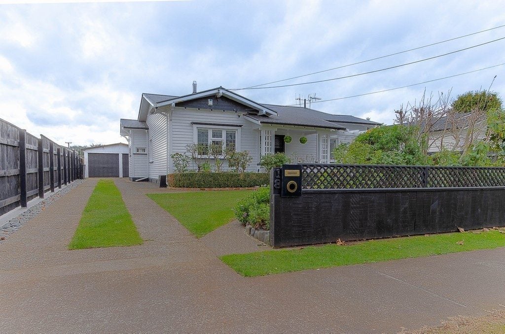 18 Godwin Crescent, College Estate, Whanganui, Manawatu / Whanganui - Carousel 1