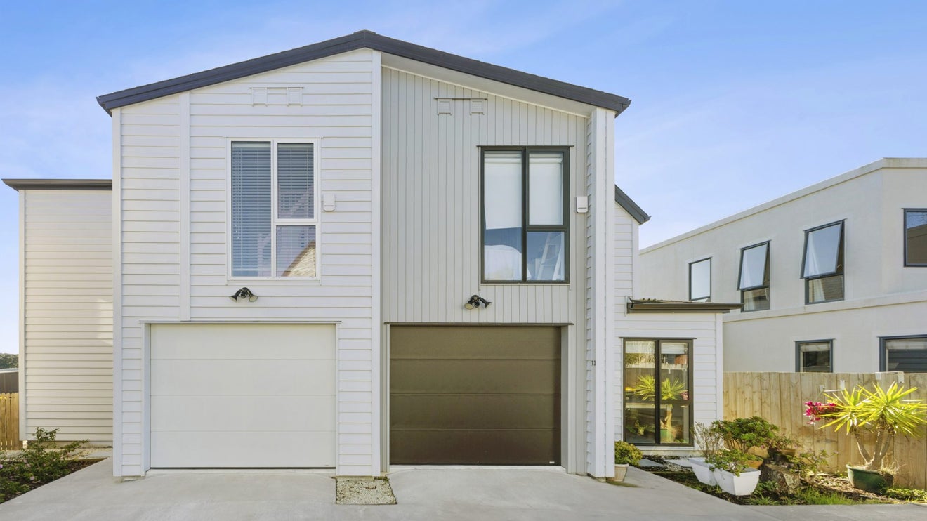11 Seaside Place, Pakuranga, Auckland - Carousel 1