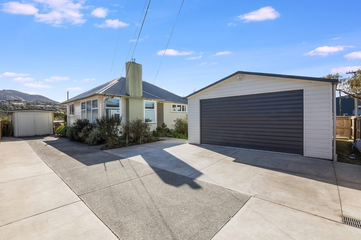 44 Tennyson Street, Trentham, Upper Hutt - Carousel 1