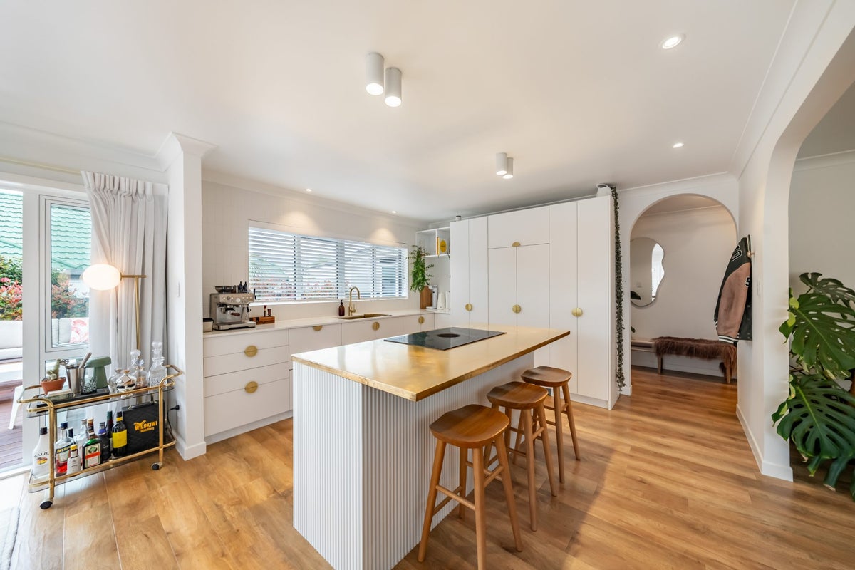 4 Golders Road, Elderslea, Upper Hutt - Carousel 2