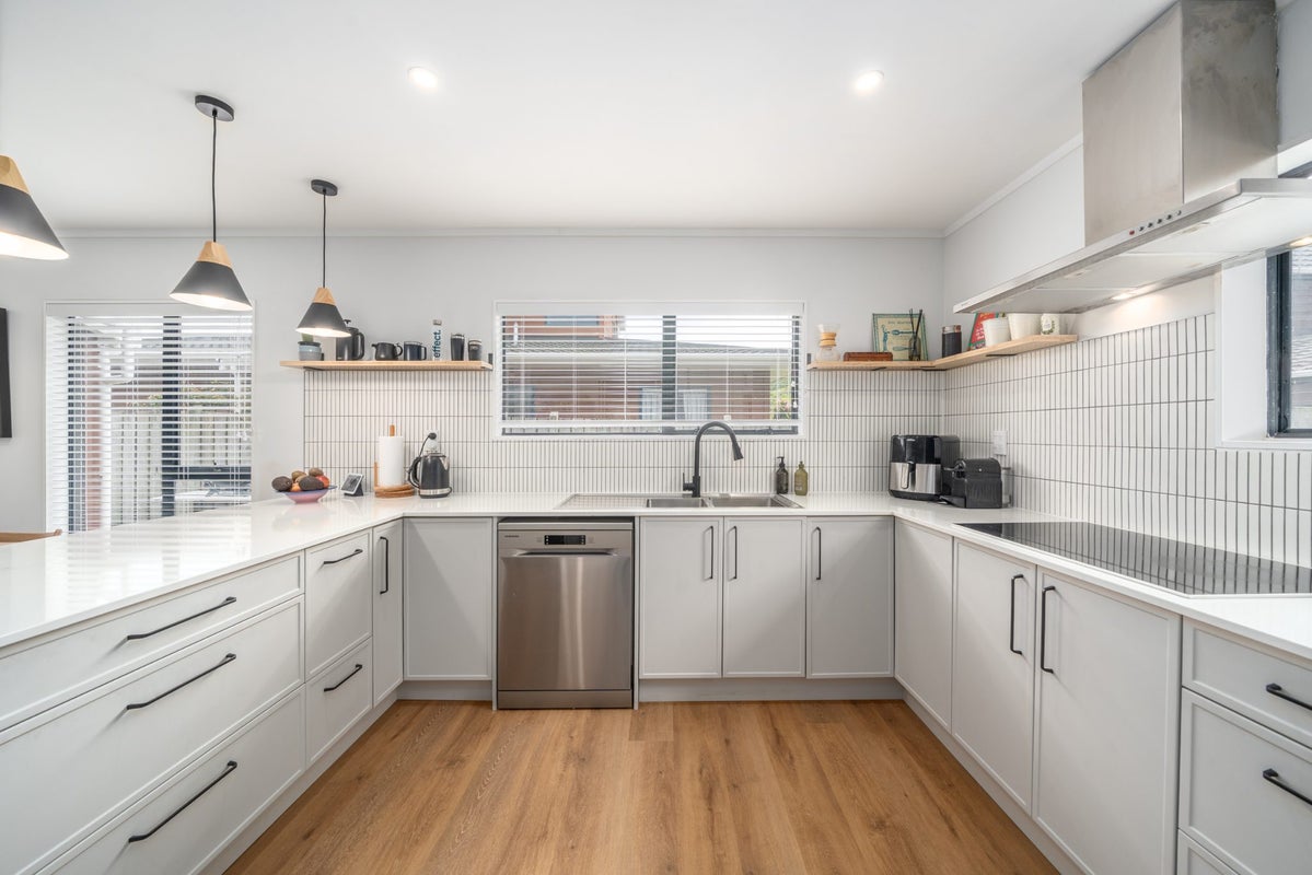 8 Furlong Crescent, Churton Park, Wellington - Carousel 2
