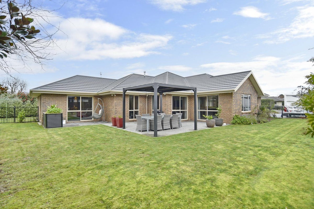 11 Springside Place, Redwood, Christchurch - Carousel 2
