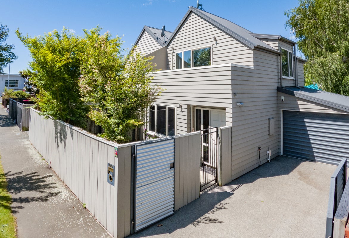 2A Defoe Place, Waltham, Christchurch - Carousel 1