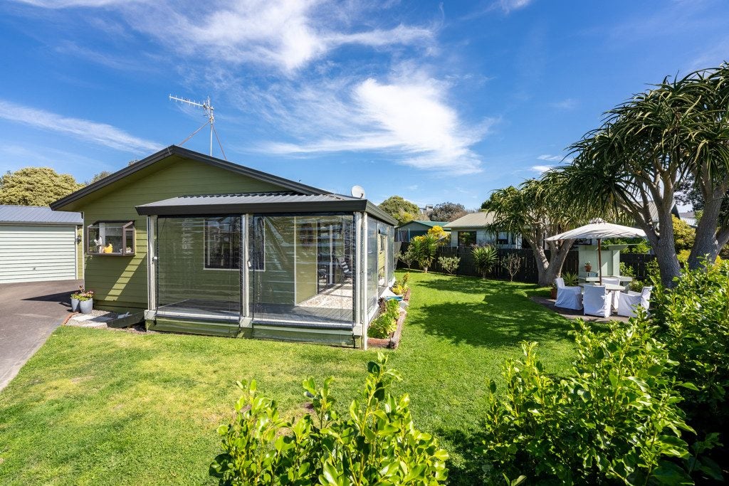 88 Queens Road, Waikanae Beach, Waikanae - Carousel 2