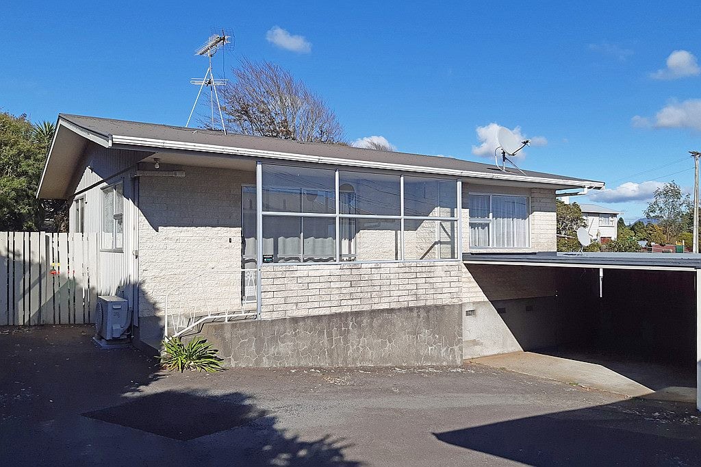 15B Parsons Street, Vogeltown, New Plymouth - Carousel 1