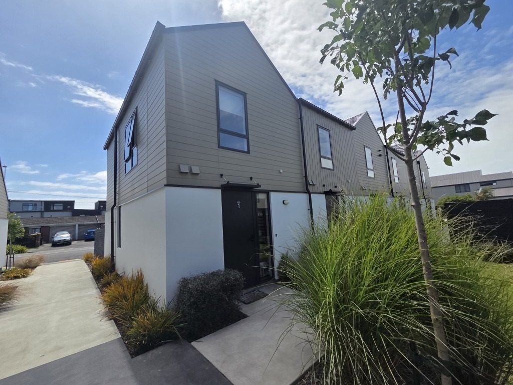 1/100 Ruskin Street, Addington, Christchurch - Carousel 15