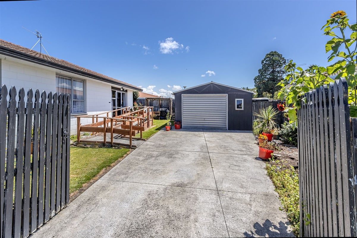 2/47 Chipping Lane, Redwood, Christchurch - Carousel 1