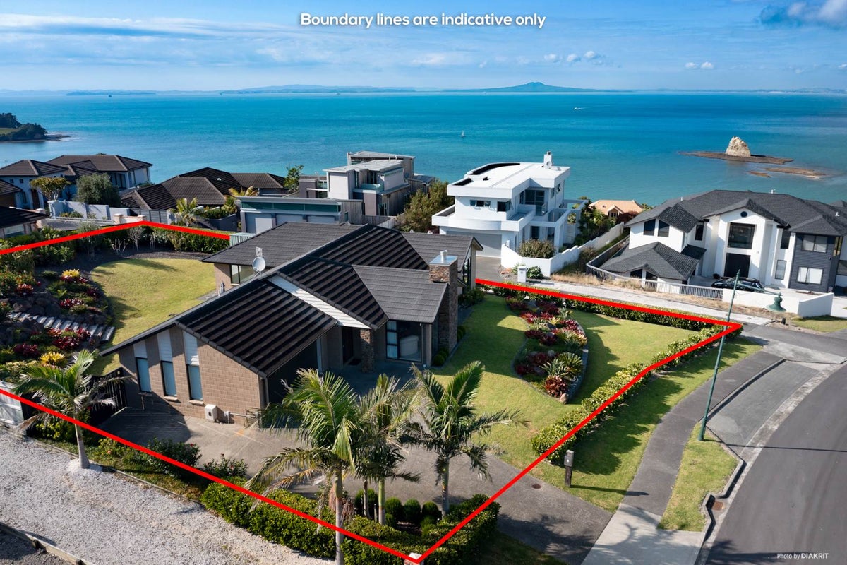 11 Beauvoir Avenue, Matakatia, Whangaparaoa - Carousel 1