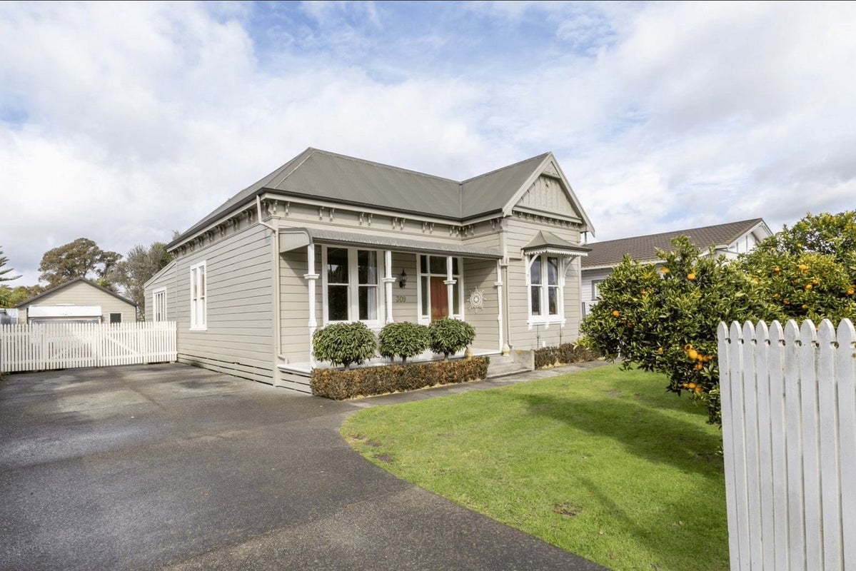 309 Grays Road, Saint Leonards, Hastings - Carousel 1