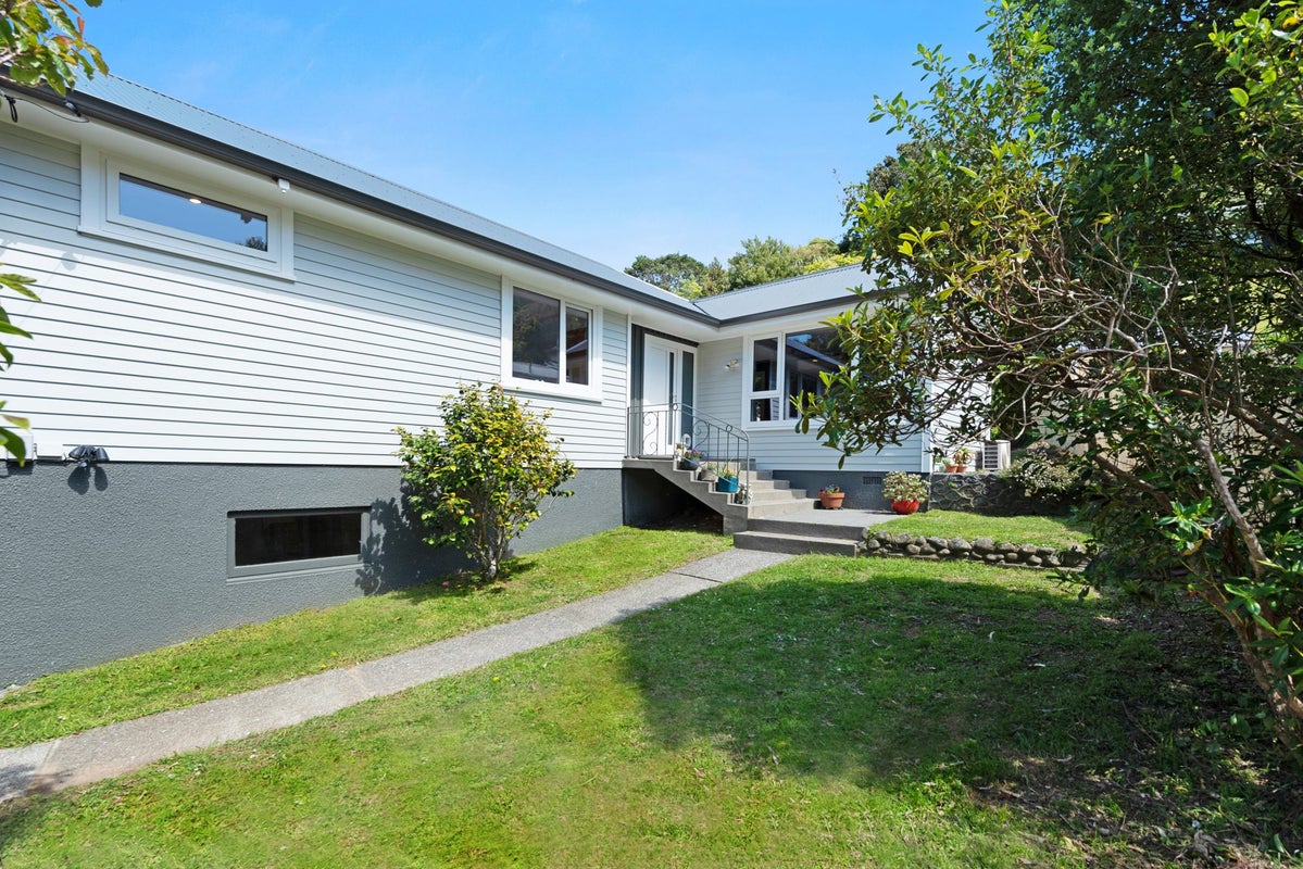 131 Parkvale Road, Karori, Wellington - Carousel 2