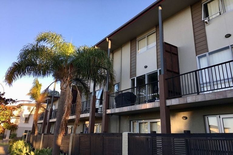 11/29 Haven Drive, East Tamaki, Auckland - Carousel 1