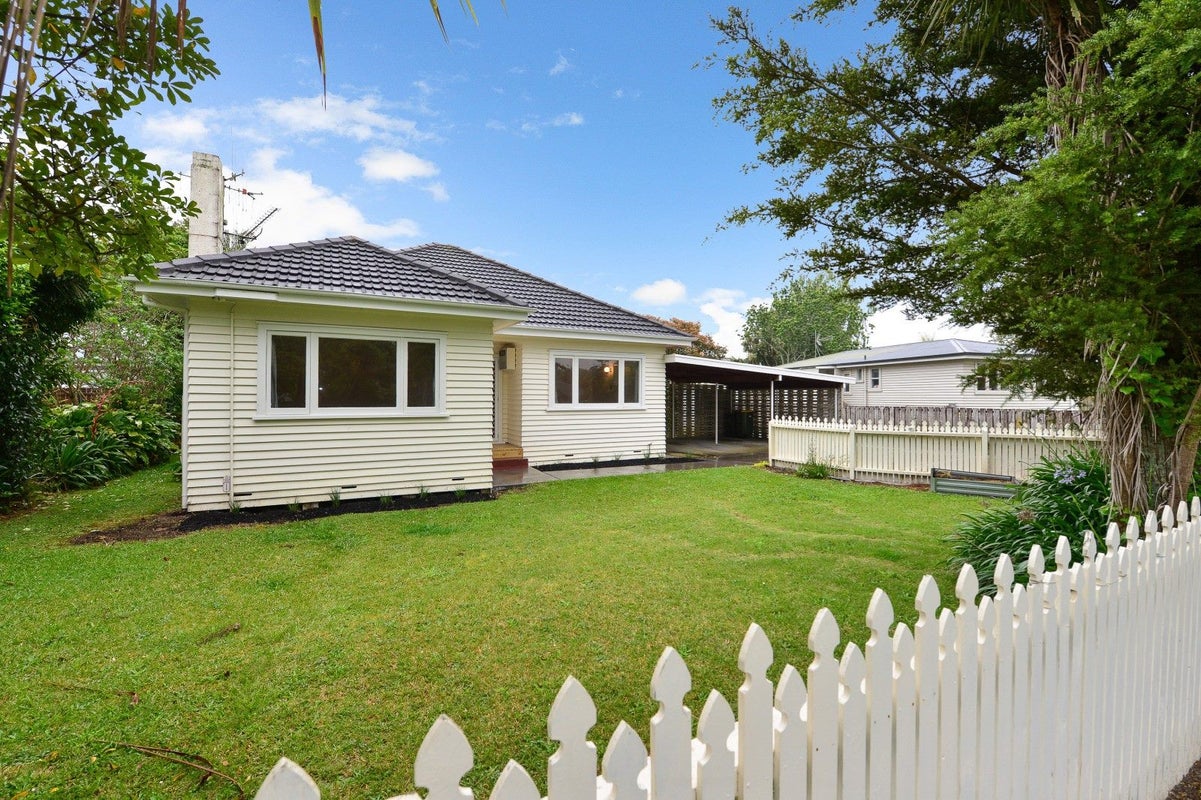 24 Flynn Road, Hillcrest, Hamilton - Carousel 1