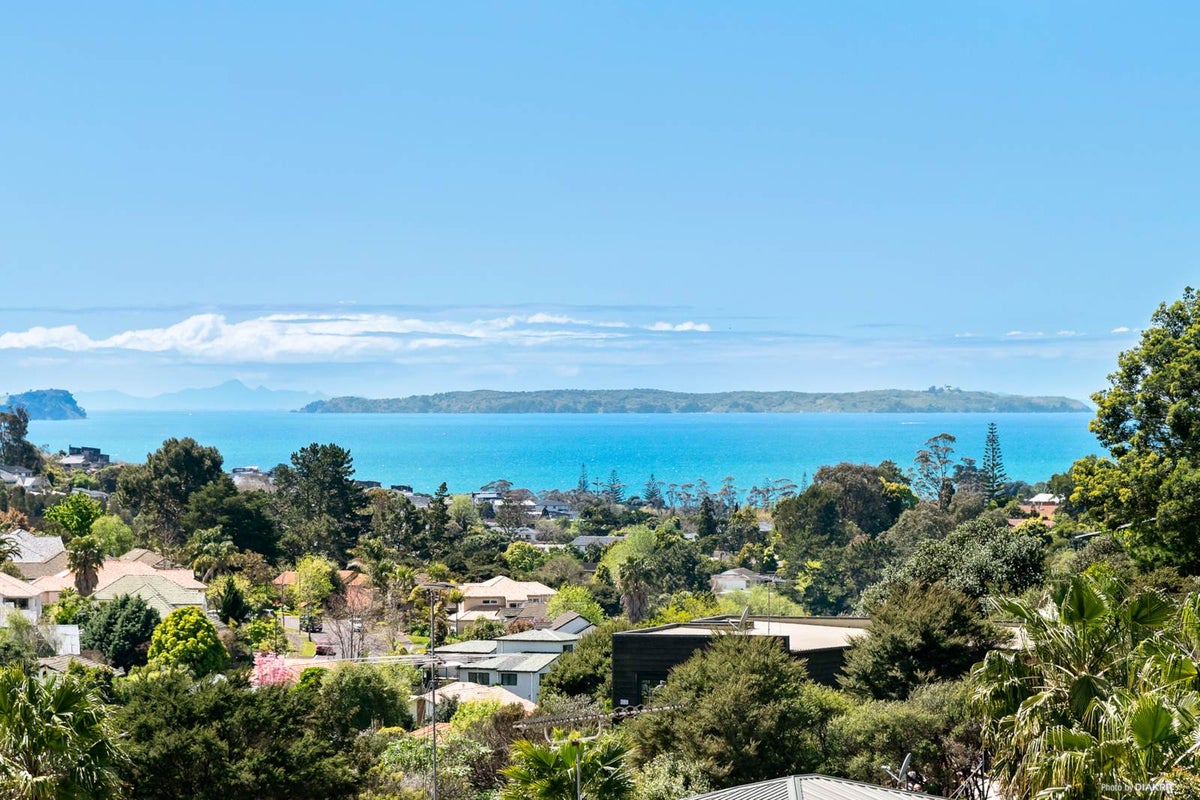 62 Kate Sheppard Avenue, Torbay, Auckland - Carousel 1