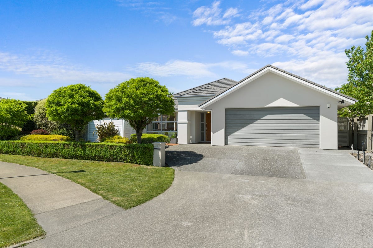21 Westpark Drive, Burnside, Christchurch - Carousel 1