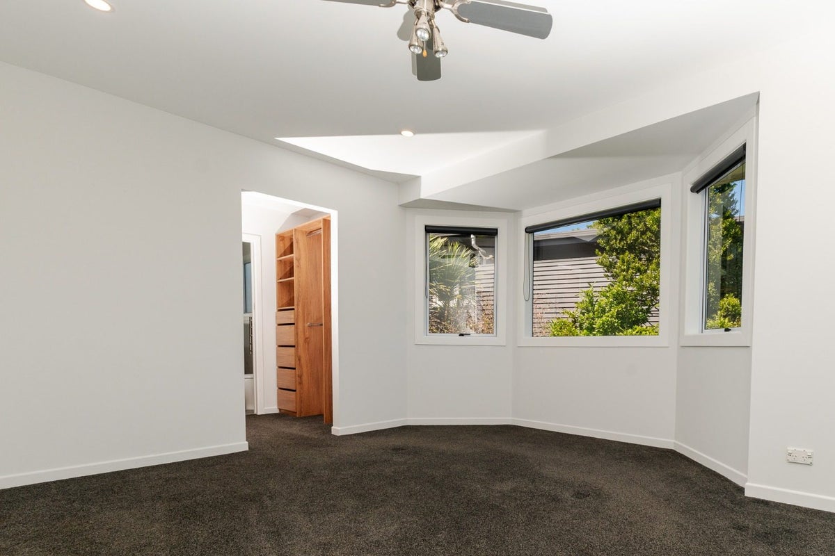 35 Pleasant Road, Glen Eden, Auckland - Carousel 2