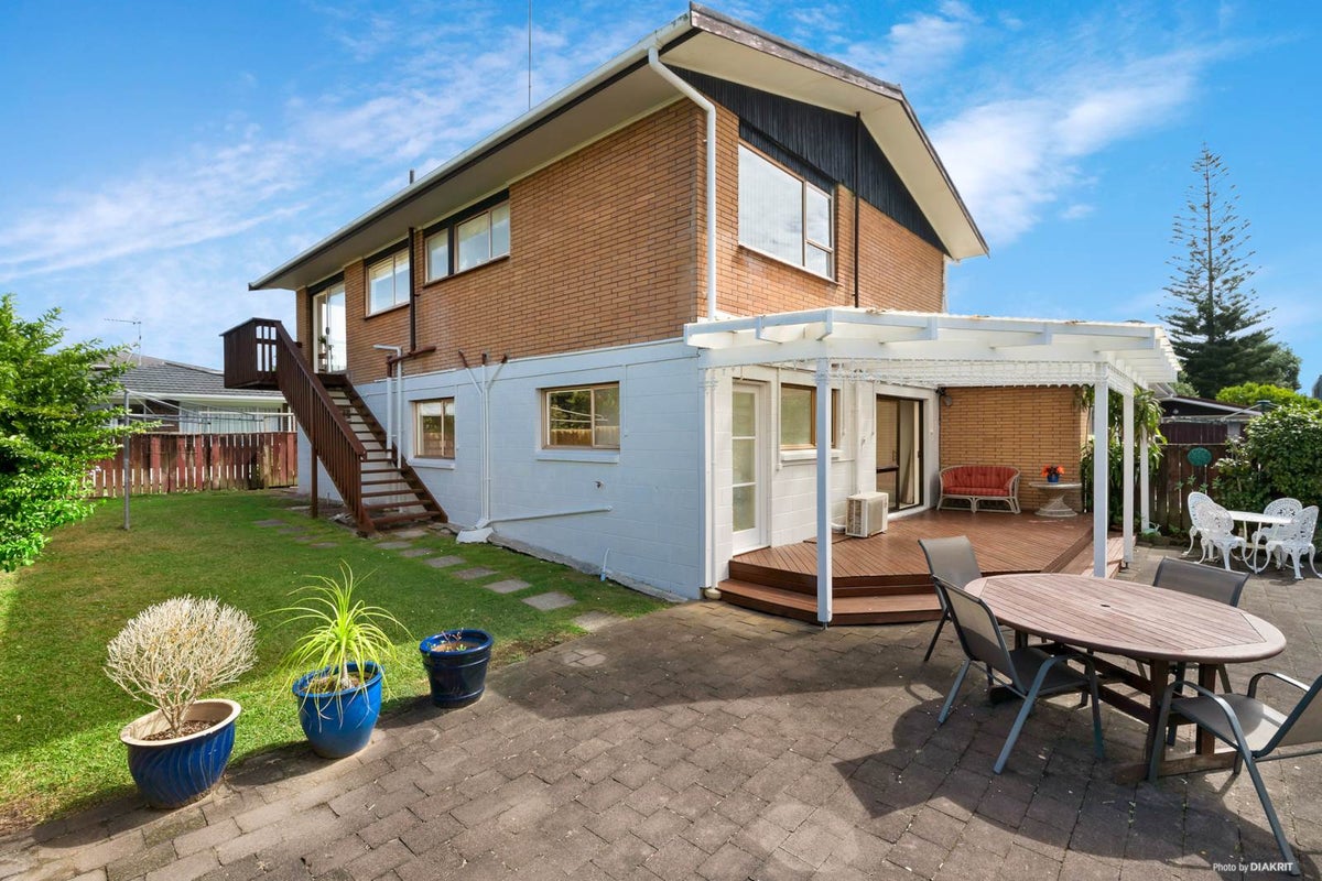 3/24 Tamariki Avenue, Kelston, Auckland - Carousel 1