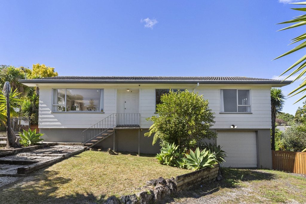 21 Peterhouse Place, West Harbour, Auckland - Carousel 2