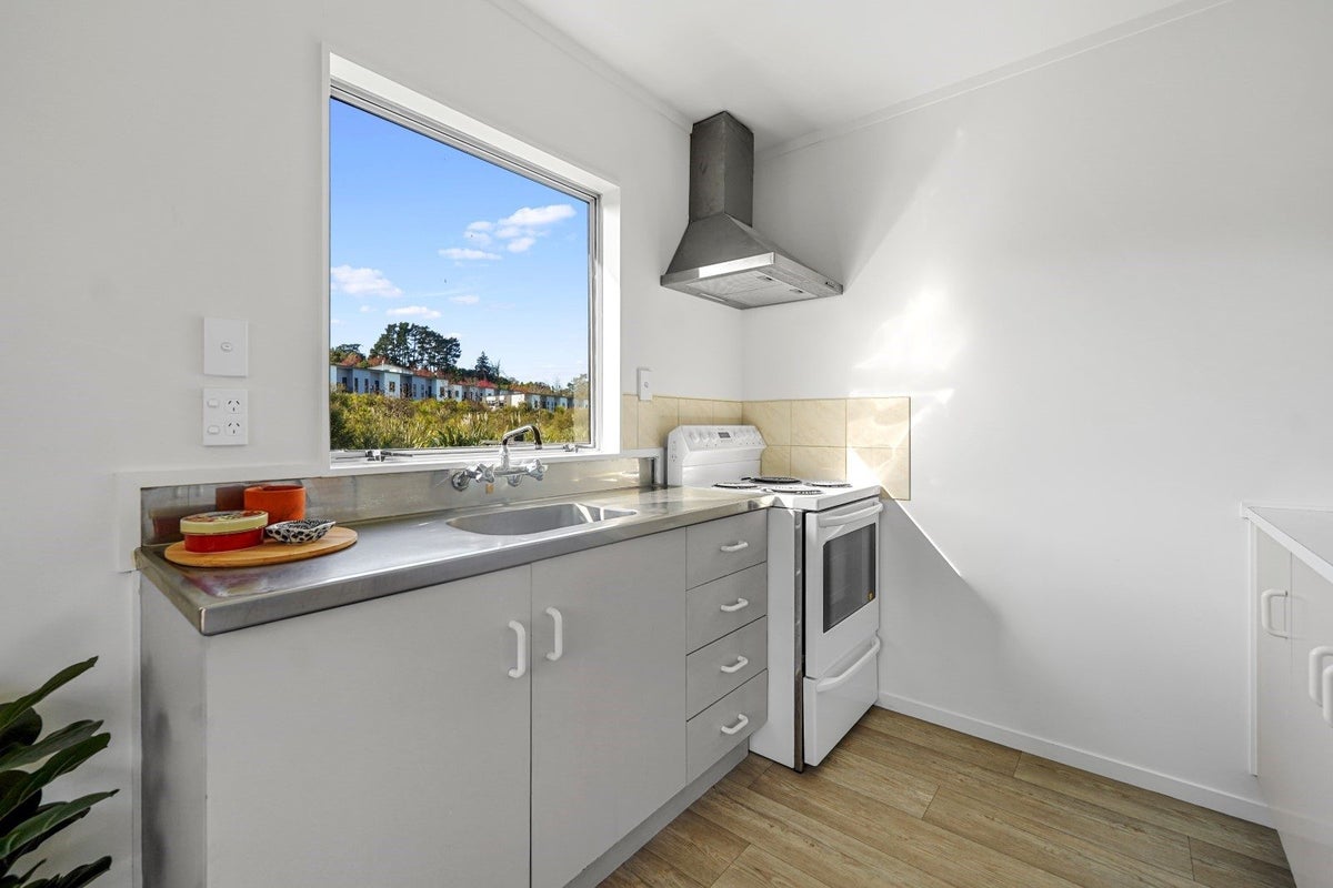12B Solomon Street, Brookfield, Tauranga - Carousel 2