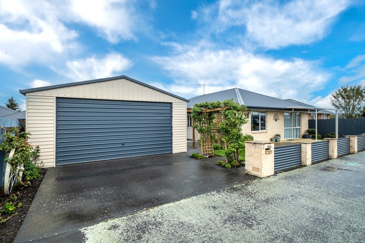 36 CAMBRIDGE Street, Hampstead, ASHBURTON - Carousel 13