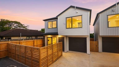 8C Fortunes Road, Half Moon Bay, Auckland - Carousel 1