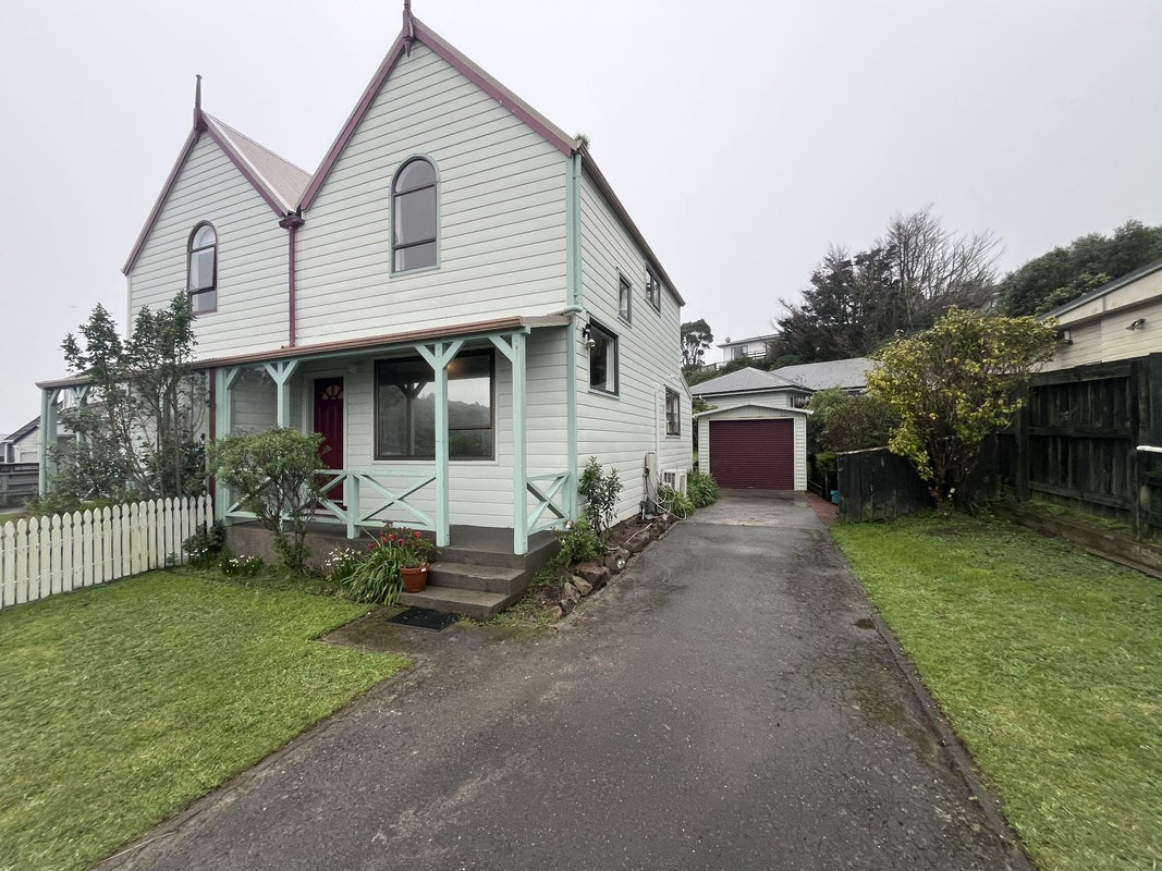 7B Ladbrooke Drive, Newlands, Wellington - Carousel 1