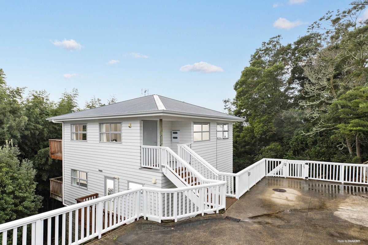 3/49 Lysander Crescent, Beach Haven, Auckland - Carousel 1