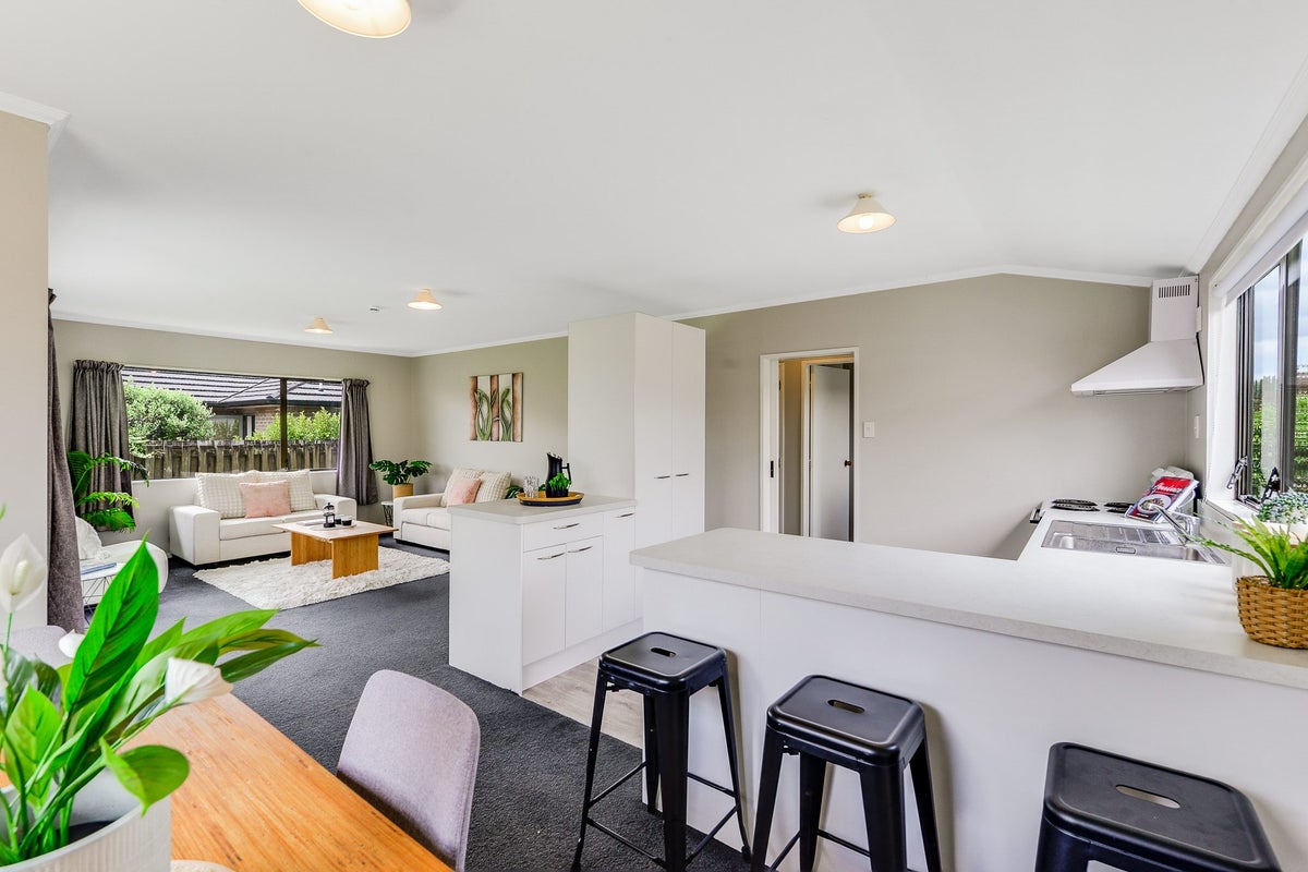 6/55 Tuhikaramea Road, Dinsdale, Hamilton - Carousel 1