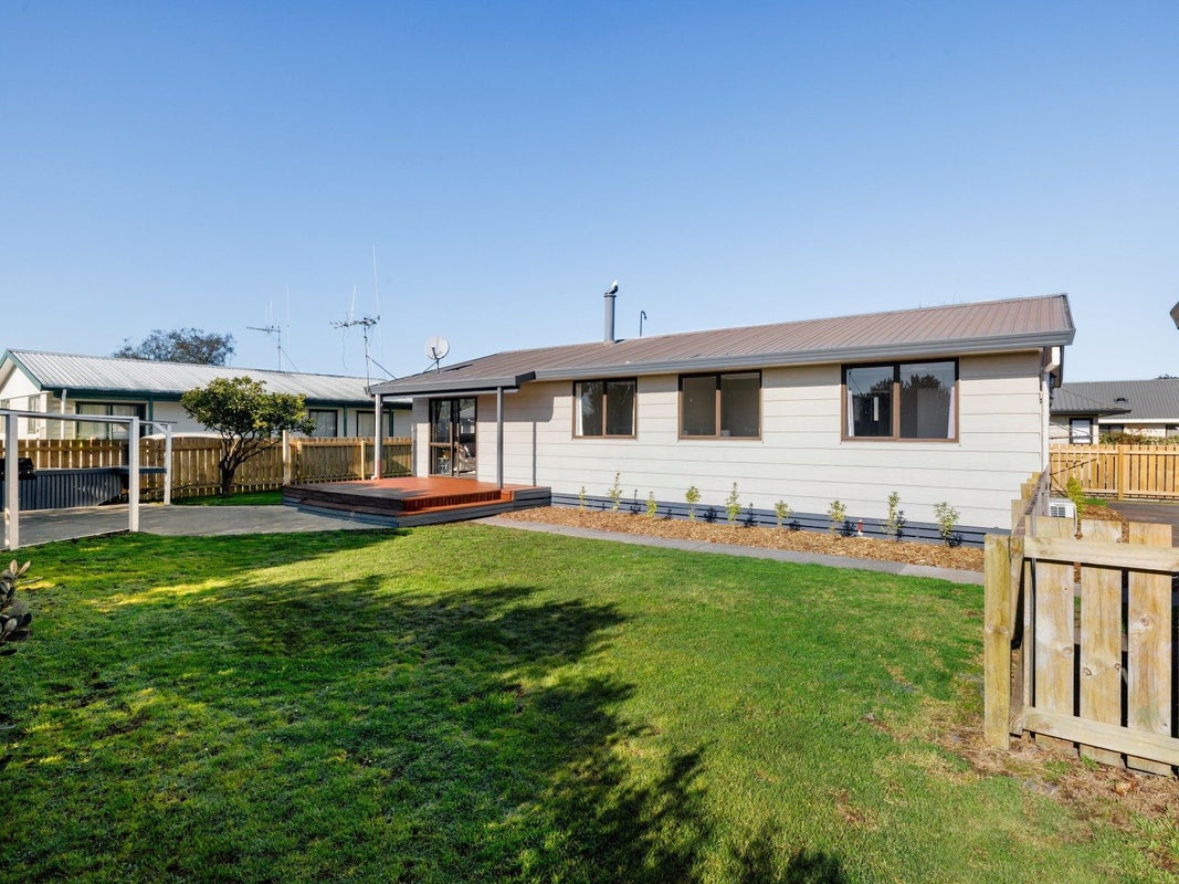 51B Lloyd Drive, Nawton, Hamilton - Carousel 1