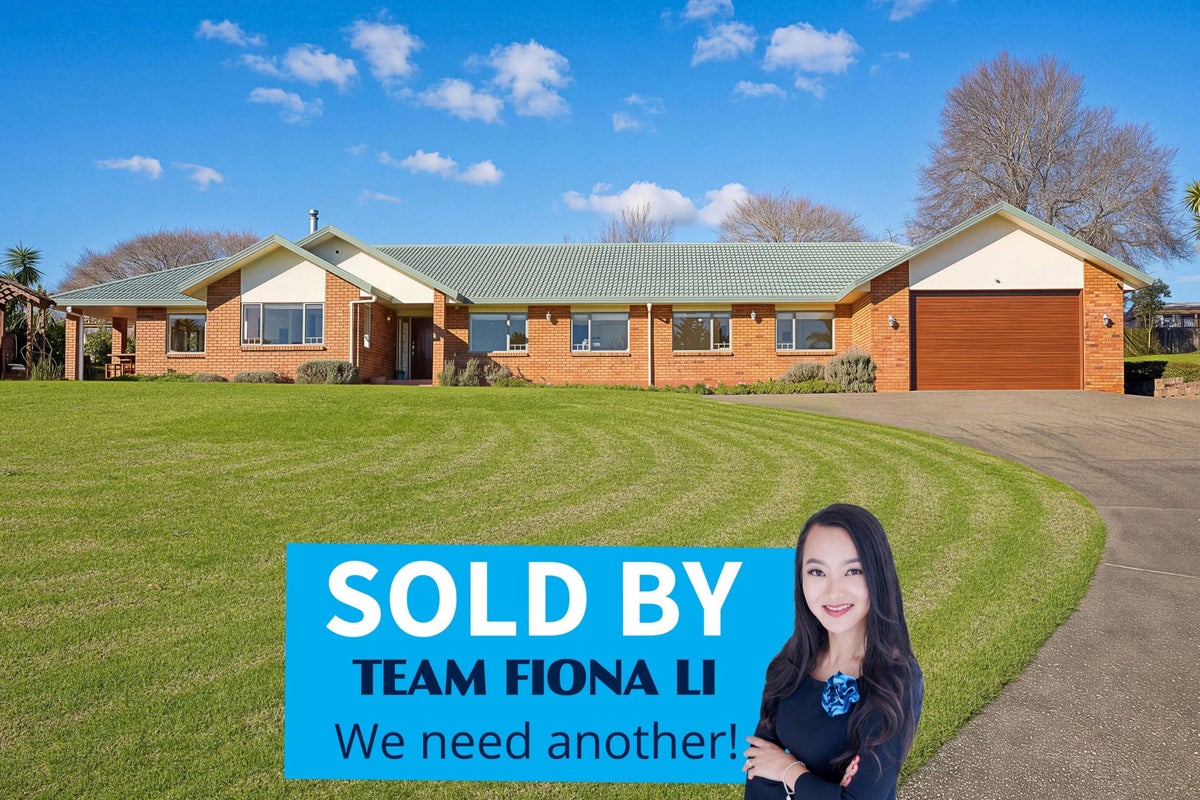2 Burgundy Park Avenue, Henderson, Auckland - Carousel 1