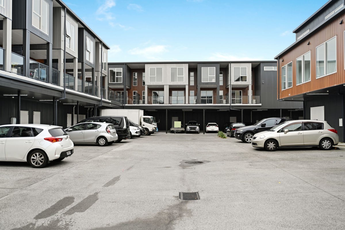 106/126 Commerce Street, Frankton, Hamilton - Carousel 21