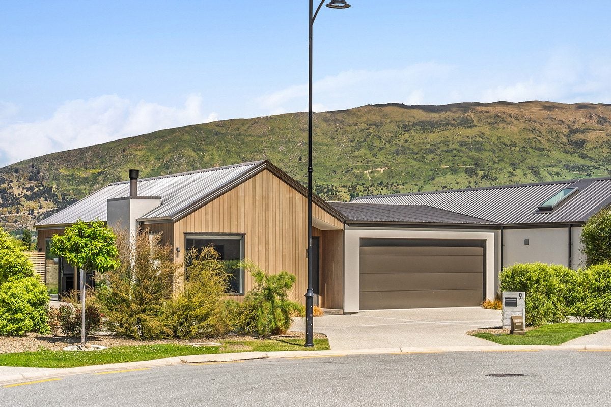 9 Mcdonald Street, WANAKA - Carousel 1