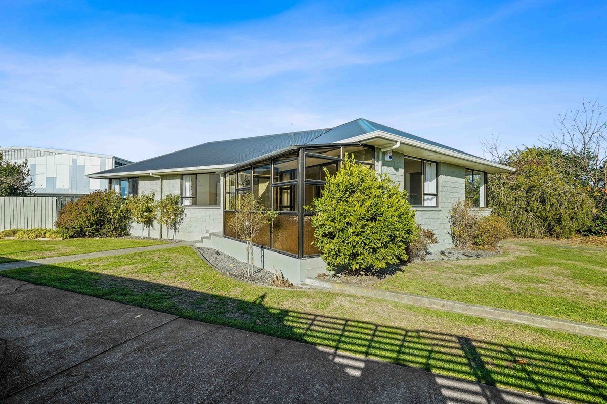 11 Whelan Place, Hei Hei, Christchurch - Carousel 2