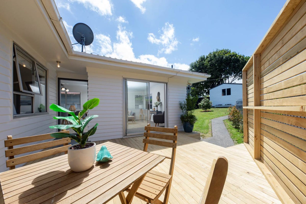 133 Millbrook Road, Sunnyvale, Auckland - Carousel 1