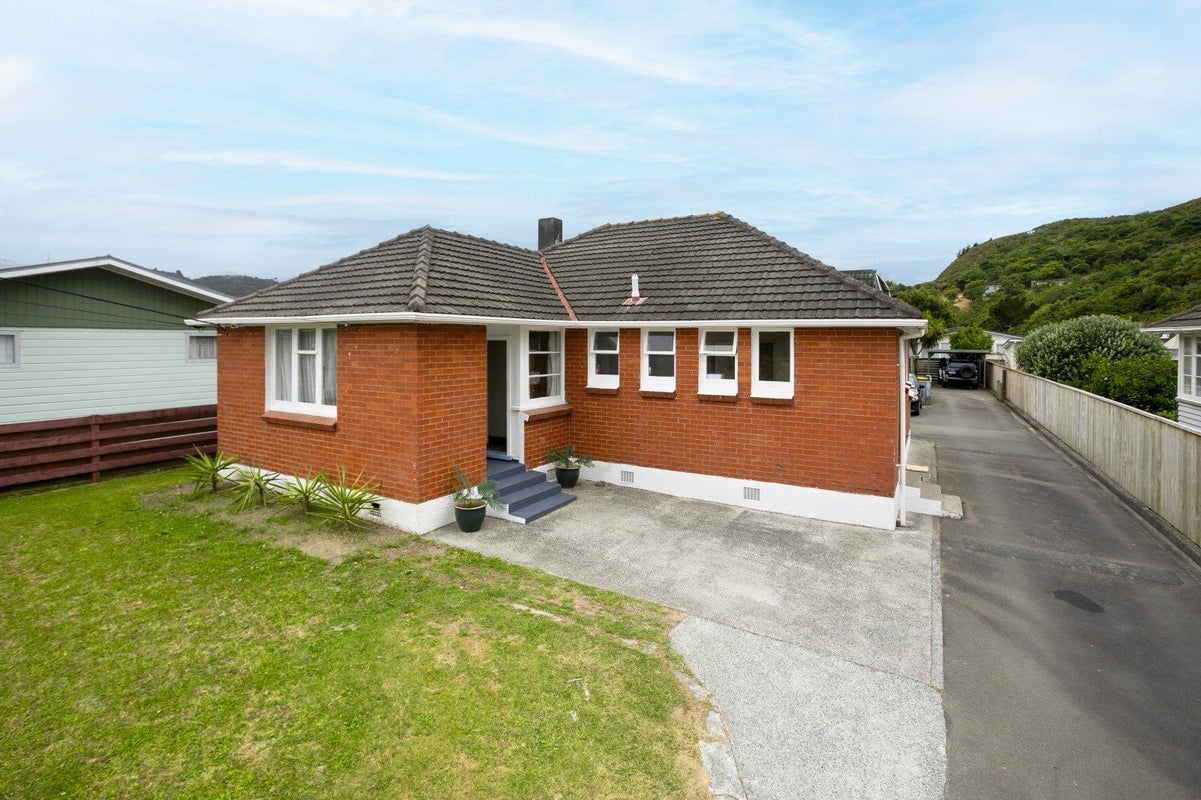 1/5 Kowhai Street, Naenae, Lower Hutt - Carousel 1