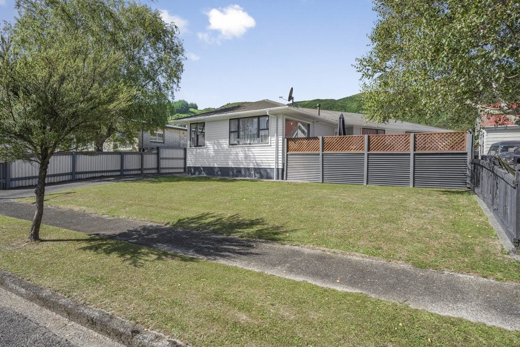 11 Dewsbury Grove, Wainuiomata, Lower Hutt - Carousel 1
