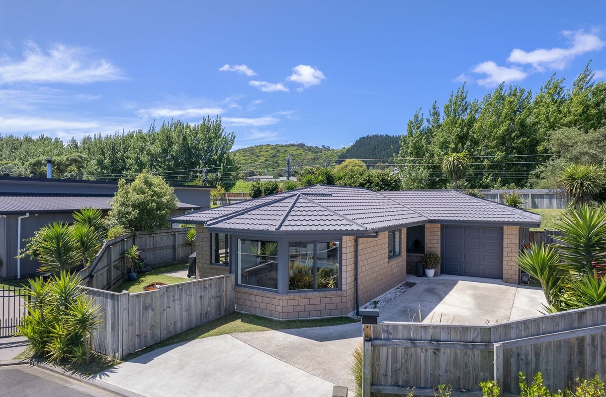 9 Aqua Way, Paraparaumu - Carousel 1